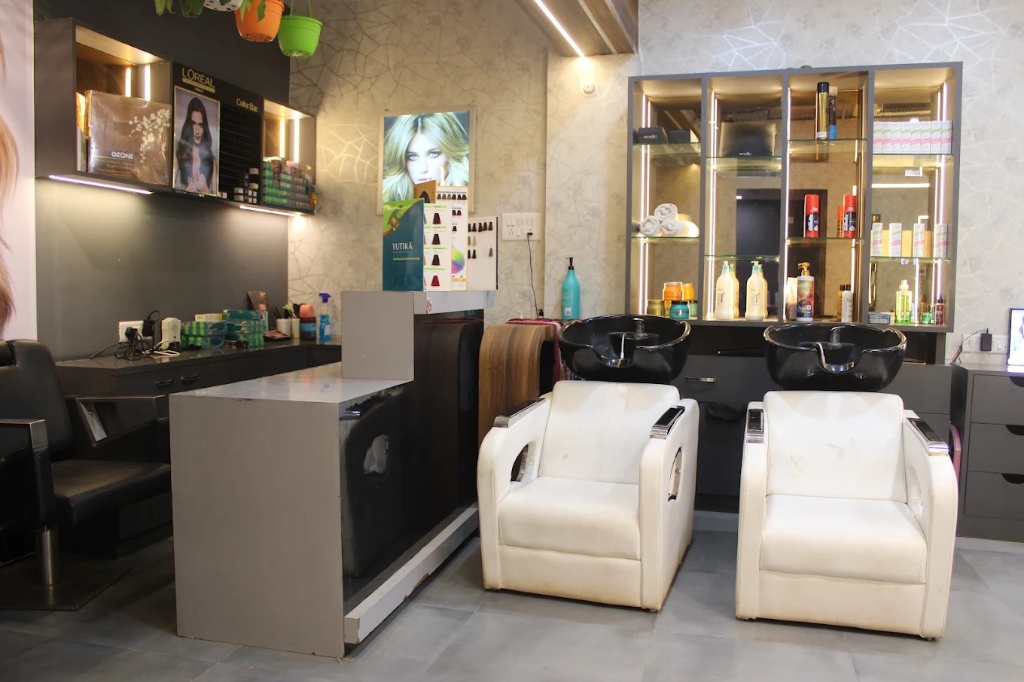 Galaxy Premium Salon Live Floor Training Stations